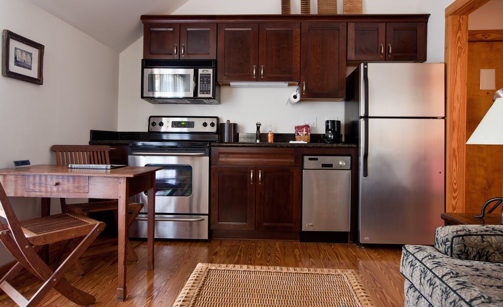Island City House 3*