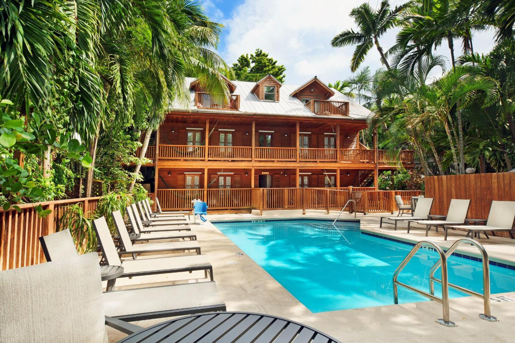 Island City House Hotel 3*
