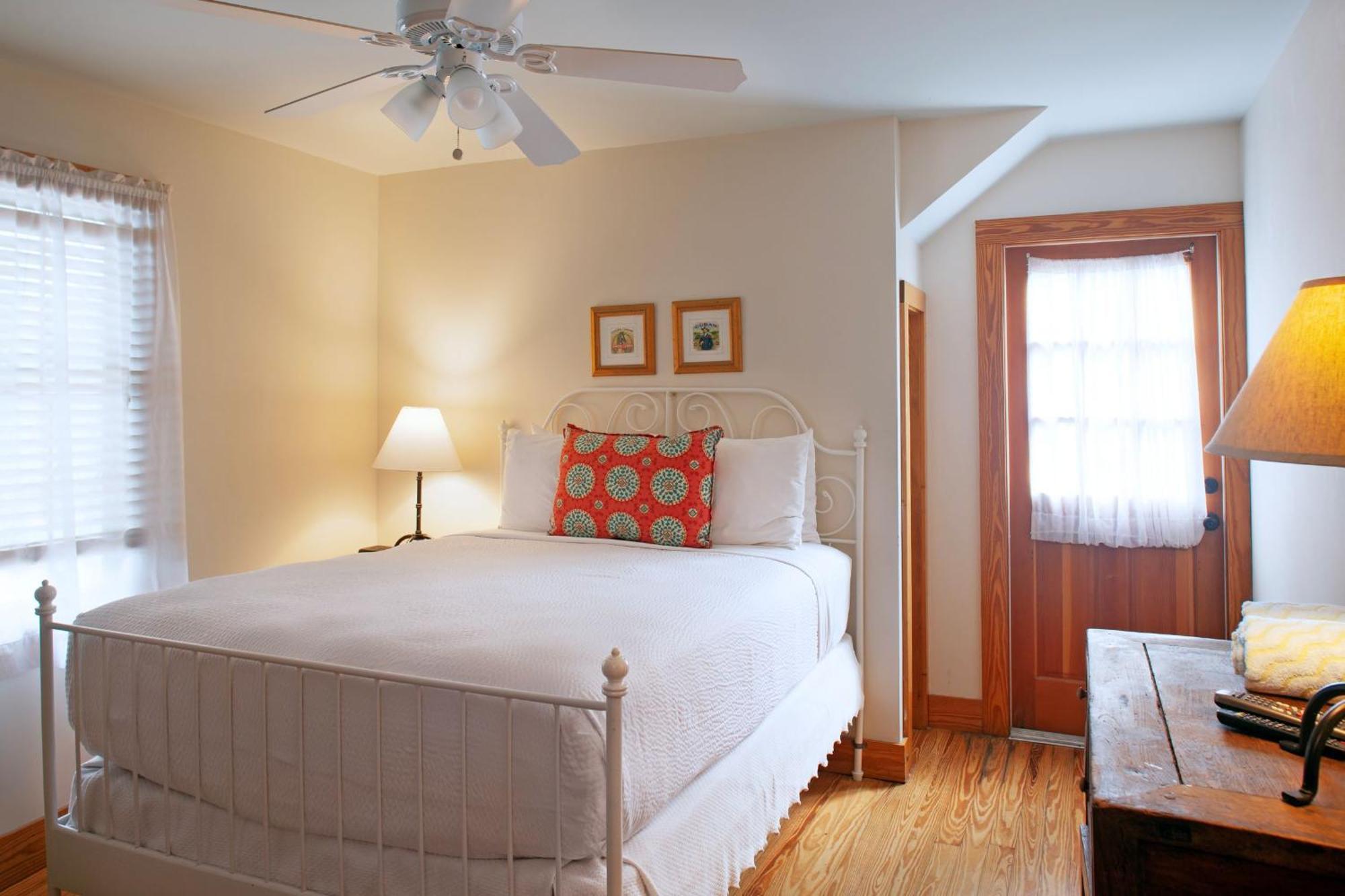 Hotel Island City House