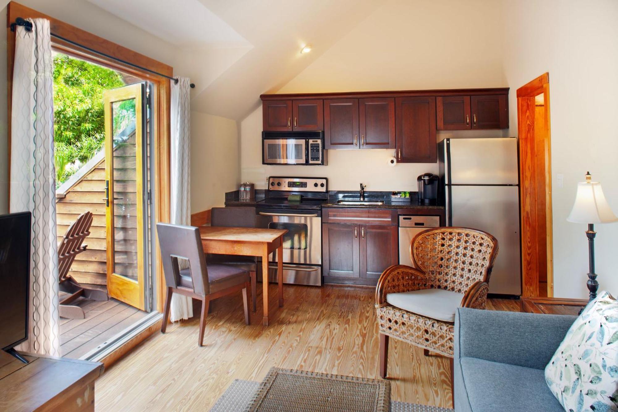 Island City House 3*